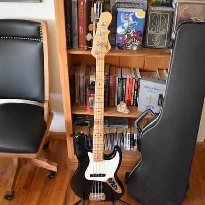G&L JB bass, 2021, Gloss black, USA Fullerton Deluxe, HSC & paperwork image 17