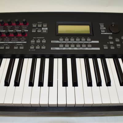 Yamaha MOXF8 88-Key Synthesizer Workstation Keyboard image 5