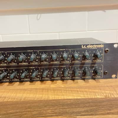 TC Electronic TC 2240 HS High Sensitivity 2-Channel Parametric Equalizer / Preamplifier 1990s - Black image 2
