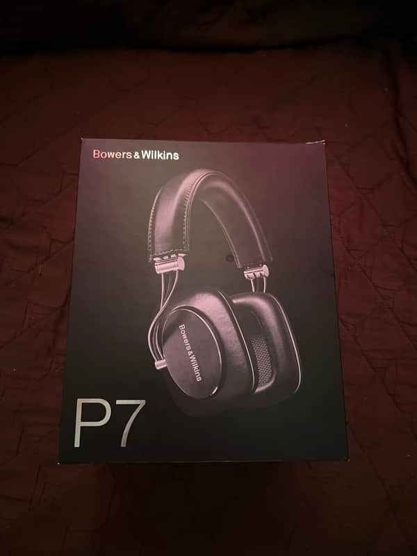 Bowers & Wilkins P7 headphones 2021 - Black image 1