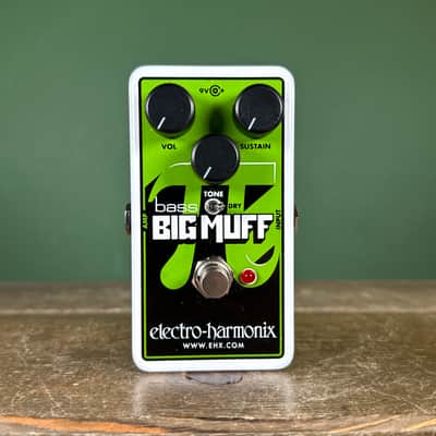 Electro-Harmonix Nano Bass Big Muff Pi Distortion / Sustainer 2014 - Present - Green / Black image 2