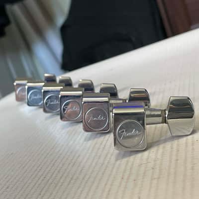 1990's Era USA Fender Logo American Stratocaster Guitar Chrome Staggered Tuners Tuning Pegs 6 In Line image 2