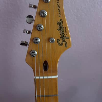 Squier Classic Vibe '50s Stratocaster HT 2025 With HSS V-MOD II Loaded Pickguard Pickups Present - Shell Pink image 4