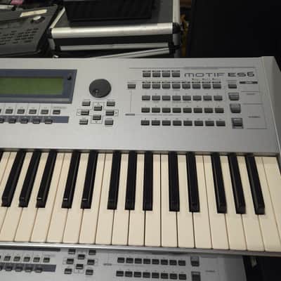 Yamaha Motif ES 6 Production Synthesizer 2000s - Local Pickup Only image 3