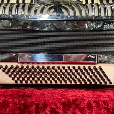 El Accord 5-Switch 41-Key 120-Bass Accordian image 4