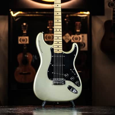 1979 Fender 25th Anniversary Stratocaster silver metallic image 2