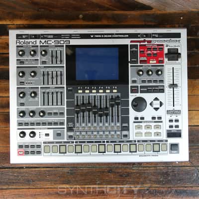 Roland MC-909 Groovebox 2010s - Silver
