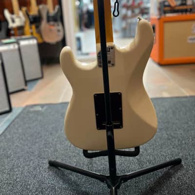 Fender American Professional II Stratocaster HSS with Maple Fretboard 2020 - Present - Olympic White image 5
