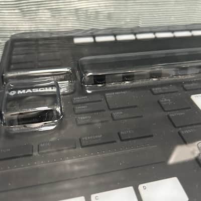 Native Instruments Maschine MKIII 2020swith decksaver- Black image 5
