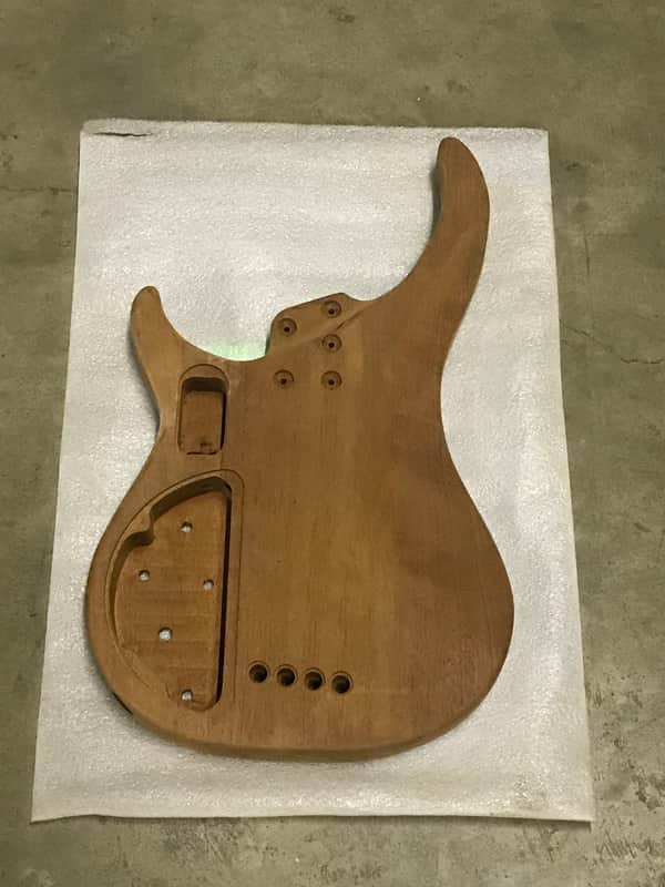 Peavey Cirrus 4 string guitar body image 1