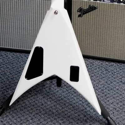 2026 Jackson Pro Series King V KVTMG Electric Guitar! Active EMG's! Snow White! VERY NICE!!! image 5