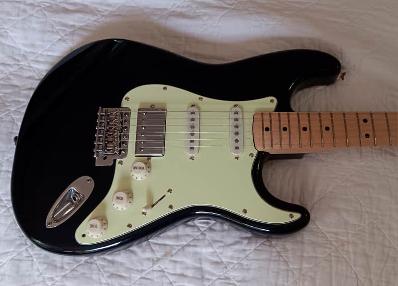 Fender Vintera '70s Stratocaster with Maple Fretboard - Fender American Body HSS (Hardshell Case) 2019 - Black image 1