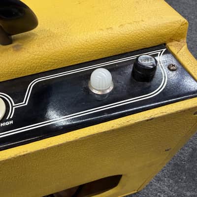 Oahu Valco Made Amp Similer to Champ 1958 - Yellow image 6