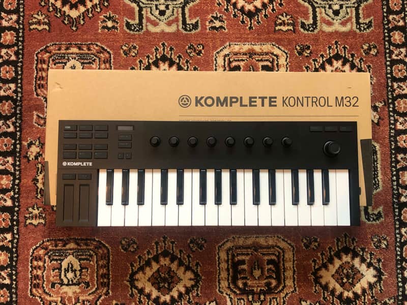 Native Instruments Komplete Kontrol M32 2019 - Black image 1