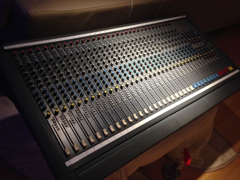 Soundcraft 200 Delta DLX32 Vintage Analog 32 Channel Mixing
