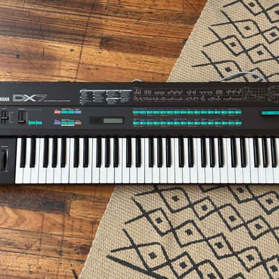 YAMAHA DX7 Digital Programmable Algorithm Synthesiser