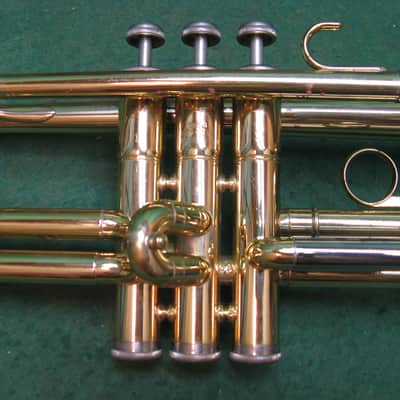 Yamaha YTR232 Trumpet - Reconditioned - Oversized Case & Yamaha 11 MP image 6