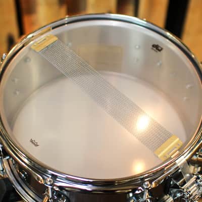 DW 5.5x13 Collector's 1mm Stainless Steel Snare Drum - DRVL5513SPC image 5