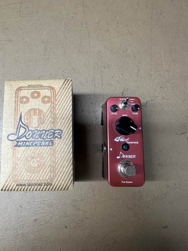 Donner Morpher Distortion 2010s - Red image 1