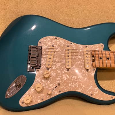 Fender American Elite Stratocaster SSS with Maple Fretboard 2016 - 2019 - Ocean Turquoise Metallic image 2