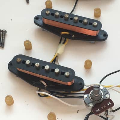 Vintage 1998 CTS Pots Genuine Fender Guitar Aged Relic Loaded Strat Pickups Set Staggered Poles 137xx49 image 2