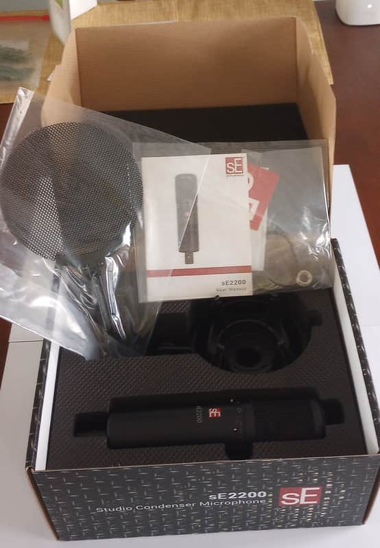 sE Electronics sE2200 Large Diaphragm Cardioid Condenser Microphone 2019 - Present - Black image 1
