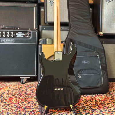 Fender Limited Edition Tom DeLonge Signature Stratocaster 2023 - Black image 5