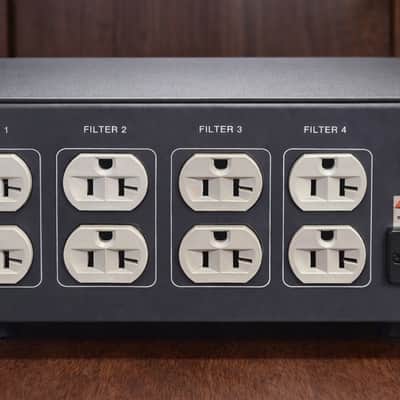 Shunyata Hydra 8 V2 power conditioner  Shunyata Research Hydra Model-8 Power Conditioner distributor Everest 8000, GEMINI Model‑8, Eiger Power Distributor, Venom V16, Triton Hydra, Eiger 6/T Main Stream Master Class AC Line Conditioner, Venom V12 Hydra 6 image 2