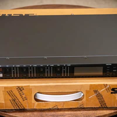 Shure AD4Q-US Axient Digital Four-Channel Wireless Receiver (A: 470 to 636 MHz) - Like New/Unused/NOS image 8