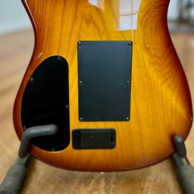 Carvin C66C 2011 Flame Maple Honeyburst w/ Floyd Rose HH Seymour Duncan Pickups image 11