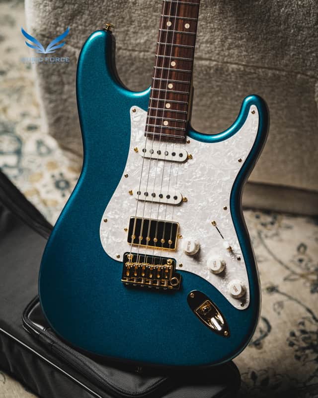 Suhr Classic S Dealer Select Limited Run - Ocean Turquoise Metallic w/White Pearl Pickguard, Match Painted Headstock, Gold Hardware & SSCII System image 1