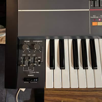 Roland Juno-106 61-Key Programmable Polyphonic Synthesizer 1984 - 1985 - Black image 2