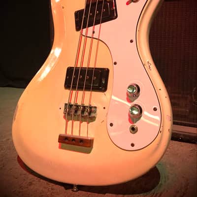 Mosrite Ventures Bass 1966-67 - White image 24