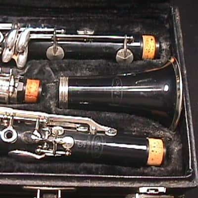 A Vito Reso-Tone Bb Clarinet in it's Original Case & Ready to Play   11 C image 2