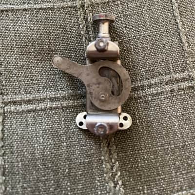 Ludwig P-338 Throw-Off / Strainer 1920’s image 2