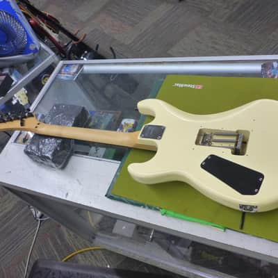 Kramer Player Grade Baretta I : Leveled ,Crowned & Dressed Frets 1985 - white image 11