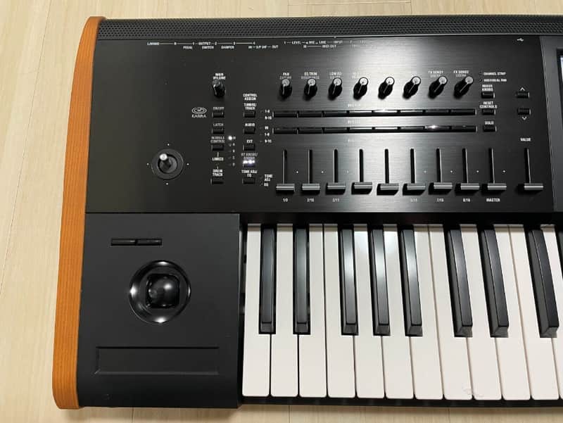 Korg Kronos 2 61-Key Music Workstation Keyboard Synthesizer with