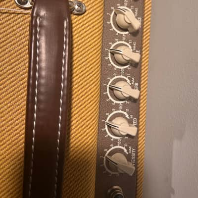 Victoria Victorilux 2 x 12 Combo Tube Amplifier - Tweed image 7