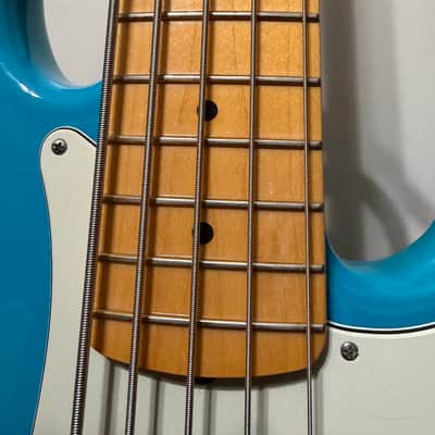 Fender American Professional II Precision Bass V with Maple Fretboard 2020 - Present - Miami Blue image 6