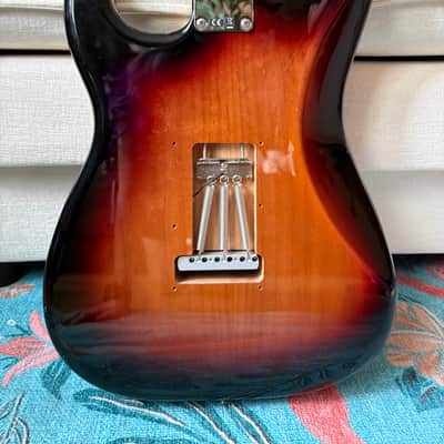 Fender Stratocaster Vintera 2019-2023 - 3-Tone Sunburst image 5