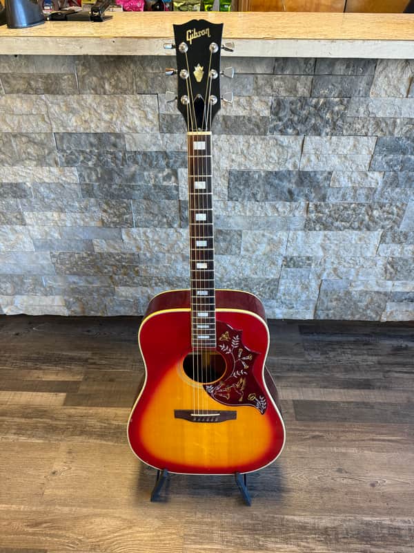 1973 Gibson Hummingbird