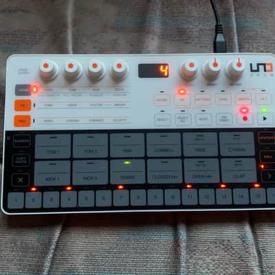 IK Multimedia UNO Drum Analog/PCM Drum Machine 2019 - Present - White / Black image 1