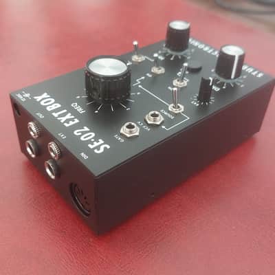 Roland SE-02 with EXT-Box, KM-25 and decksaver image 6