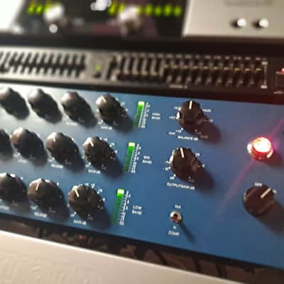 Tube-Tech SMC2B Mastering Multiband Stereo Compresor - Blue image 2