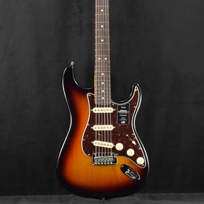 Fender American Professional II Stratocaster 3-Color Sunburst Rosewood Fingerboard image 2