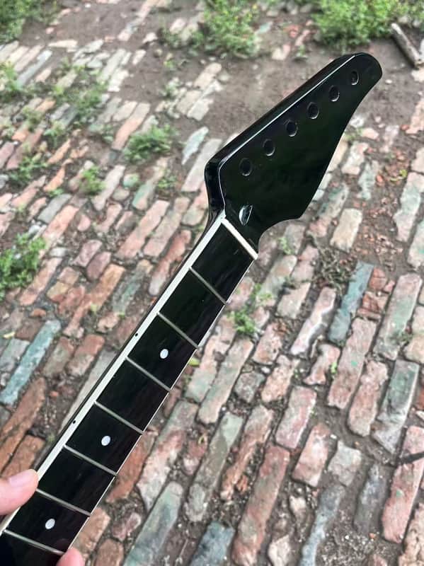 1 white binding Round end stainless steel 22 frets Maple guitar neck 25.5inch hole 10mm black gloss image 1