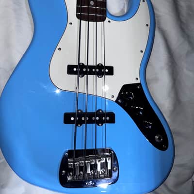 G&L Fullerton Deluxe JB Right handed Himalayan blue with case image 9