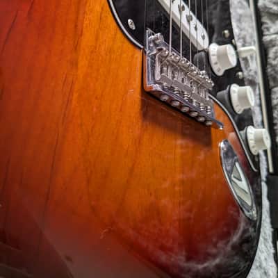 Fender American Professional Stratocaster with Rosewood Fretboard 2017 - 2019 - 3-Color Sunburst image 4