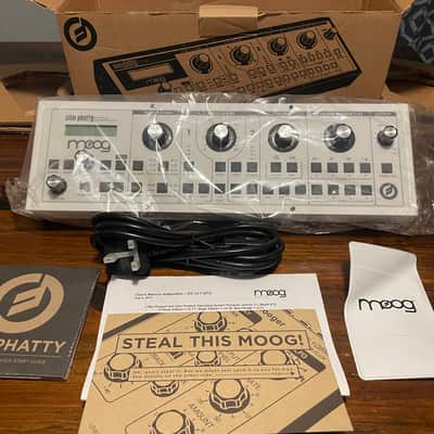 Moog Slim Phatty 2010s - White