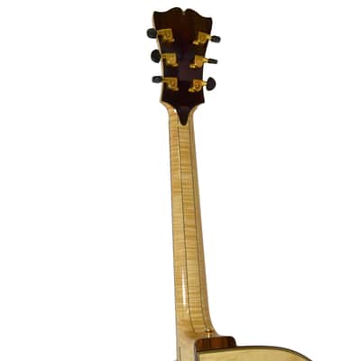 Hancock Custom Adelaide Cloud Nine Custom Owned by Kevin Neill from The Bachelors Bild 9
